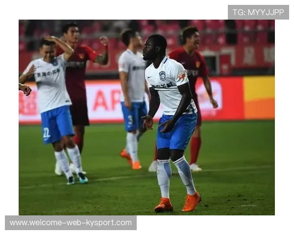 弗拉泰西中场抢断后带球长驱直入，点燃赛场激情