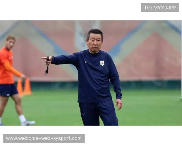 泰山队彭啸禁区外封堵单刀，崔康熙赞其防守覆盖面巨大